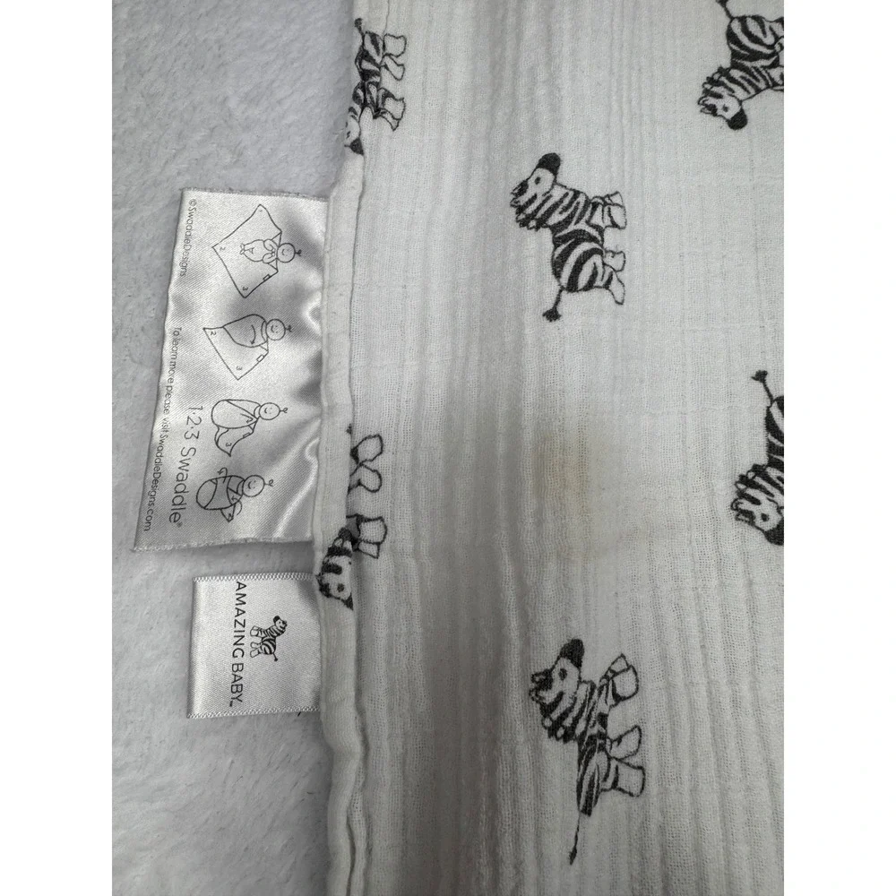 Amazing Baby SwaddleDesigns Cotton Muslin Zebra Swaddle Blanket White Black